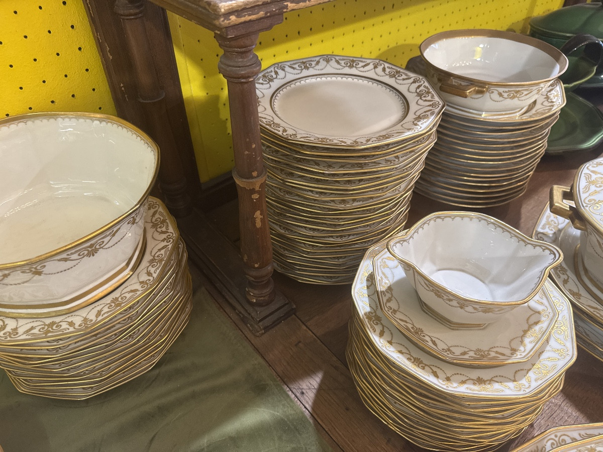 White And Gold Porcelain Dinner Service -photo-4