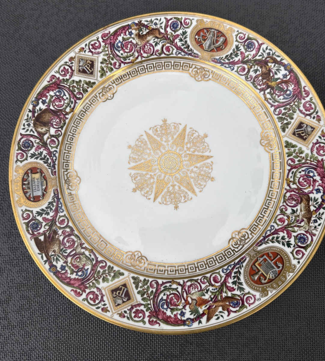 Porcelaine De La Manufactutre De Sevres Chateau De Fontainebleau Serie De 12 Année1845