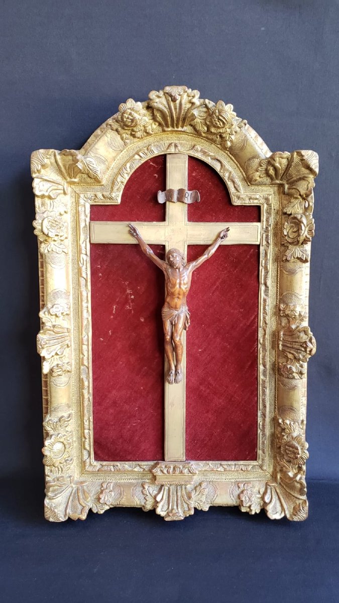Christ vivo attribué à César Bagard dans son cadre sculpté  doré.  Epoque Louis XIV 