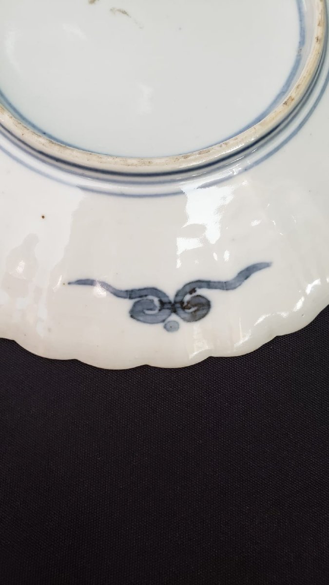 Assiette  porcelaine d'Imari, décor de panier fleuri, grues et lièvres - Époque Meiji 1868 1912-photo-5