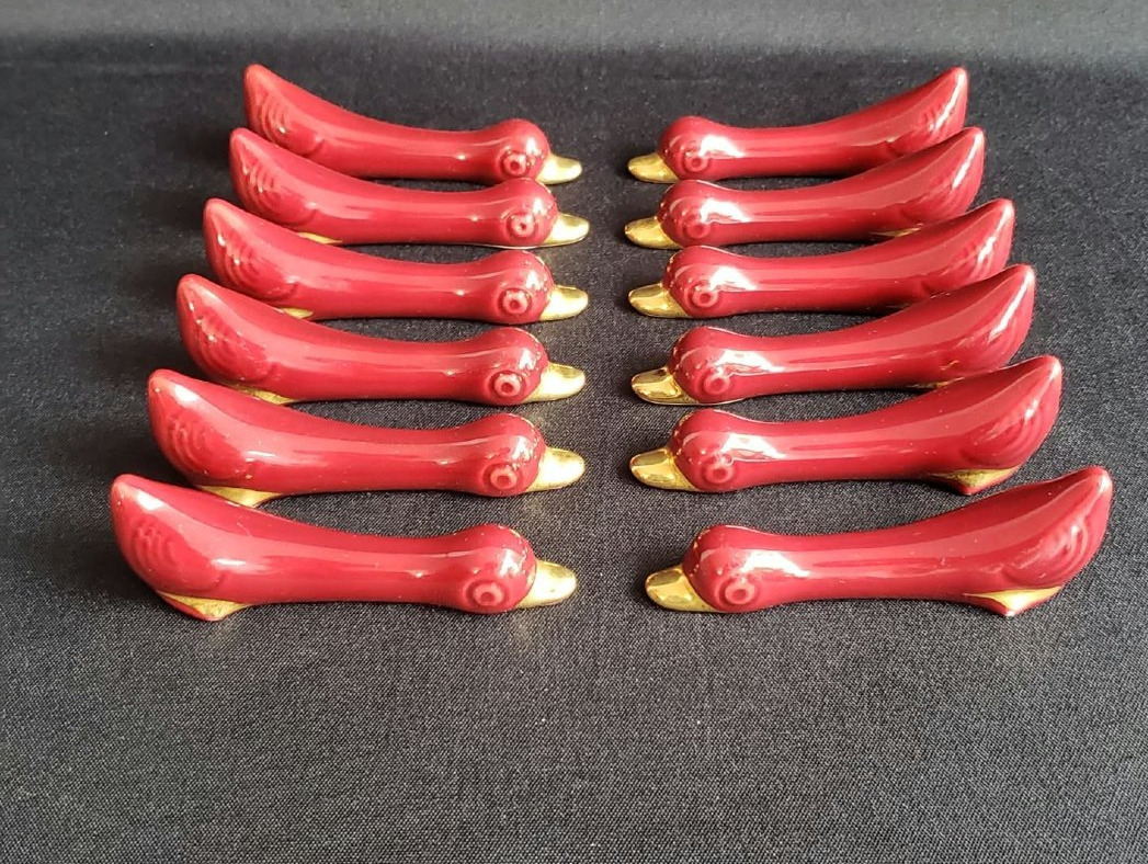 Ensemble de 12 porte-couteaux  en porcelaine rouge et or - Canards stylisés - Vers 1960/70-photo-2