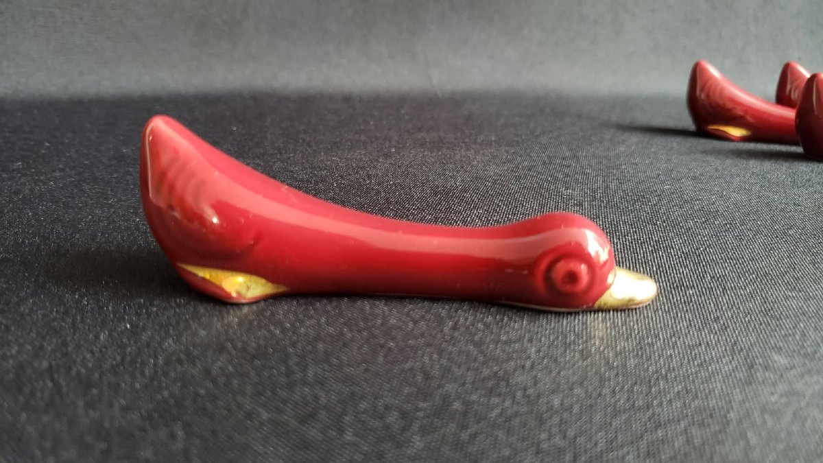 Ensemble de 12 porte-couteaux  en porcelaine rouge et or - Canards stylisés - Vers 1960/70-photo-3