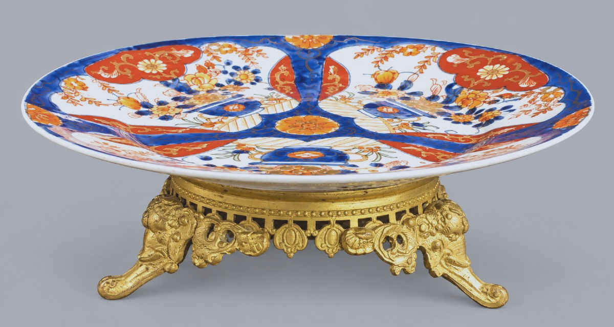 Imari Porcelain Cup With A Gilded Bronze Base Featuring Elephants—meiji Period / Napoleon III
