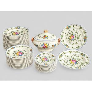 Service de table en faïence de Longchamp, modèle "Nemours"  46 pièces 