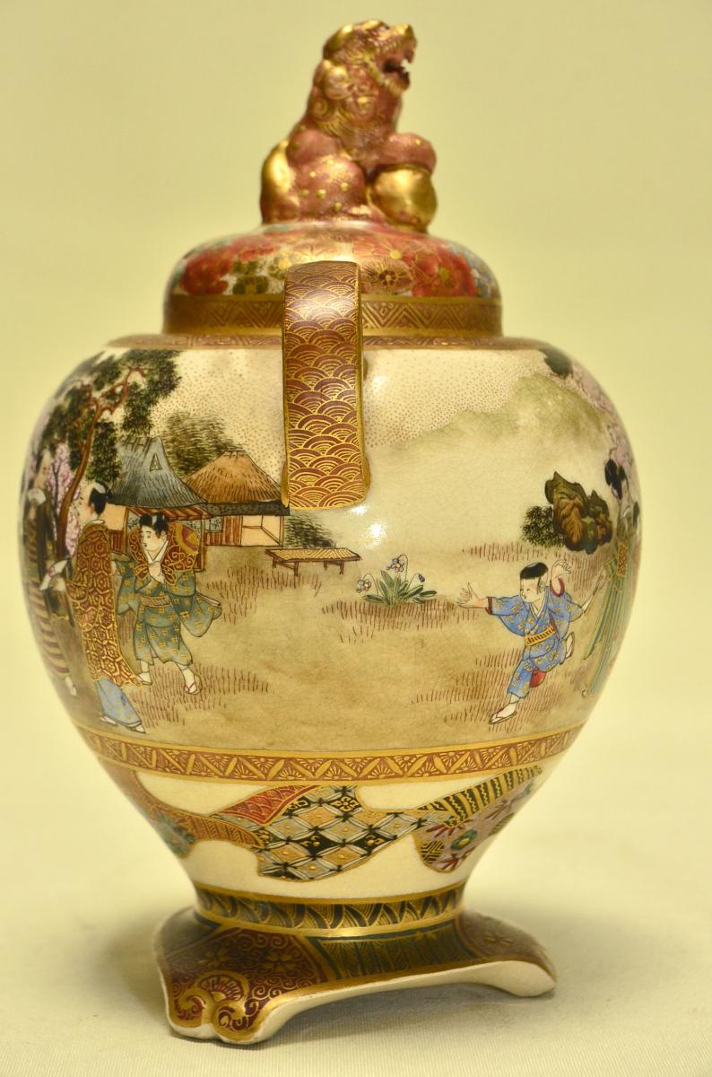 Covered Porcelain Vase Signed Satsuma Ryozan-photo-2