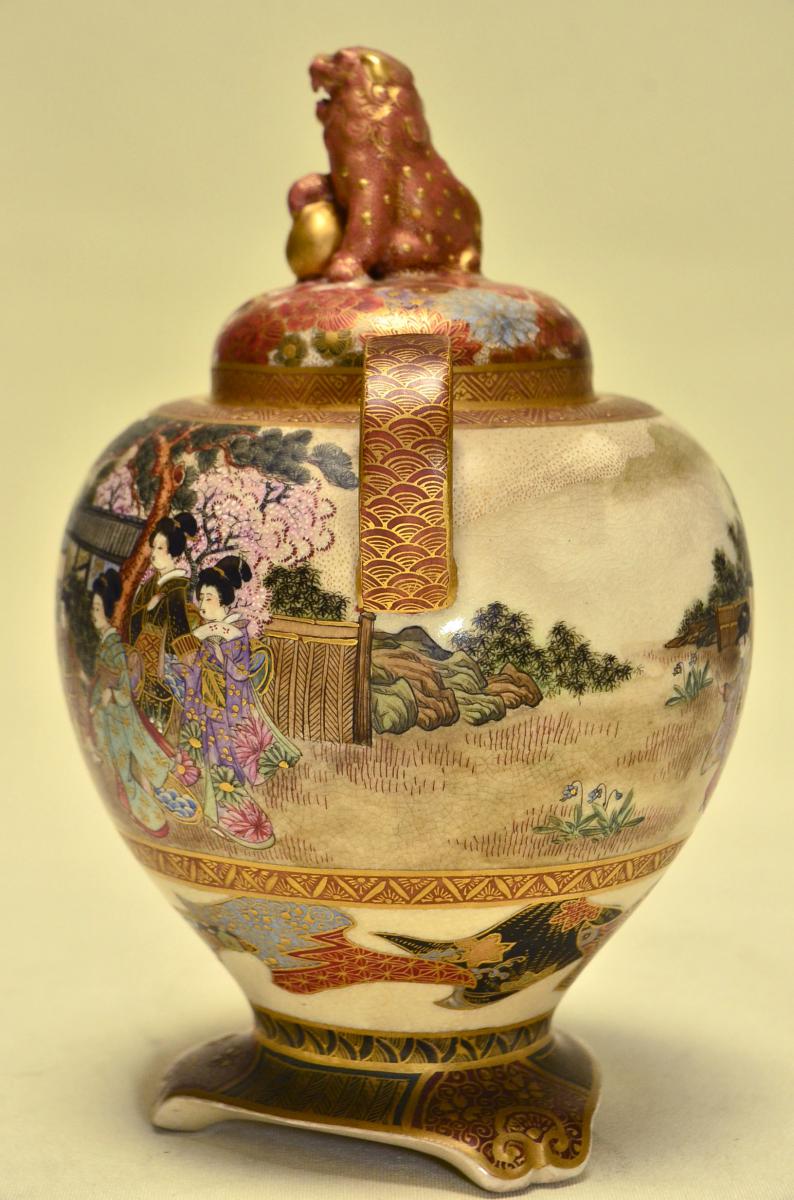 Covered Porcelain Vase Signed Satsuma Ryozan-photo-4