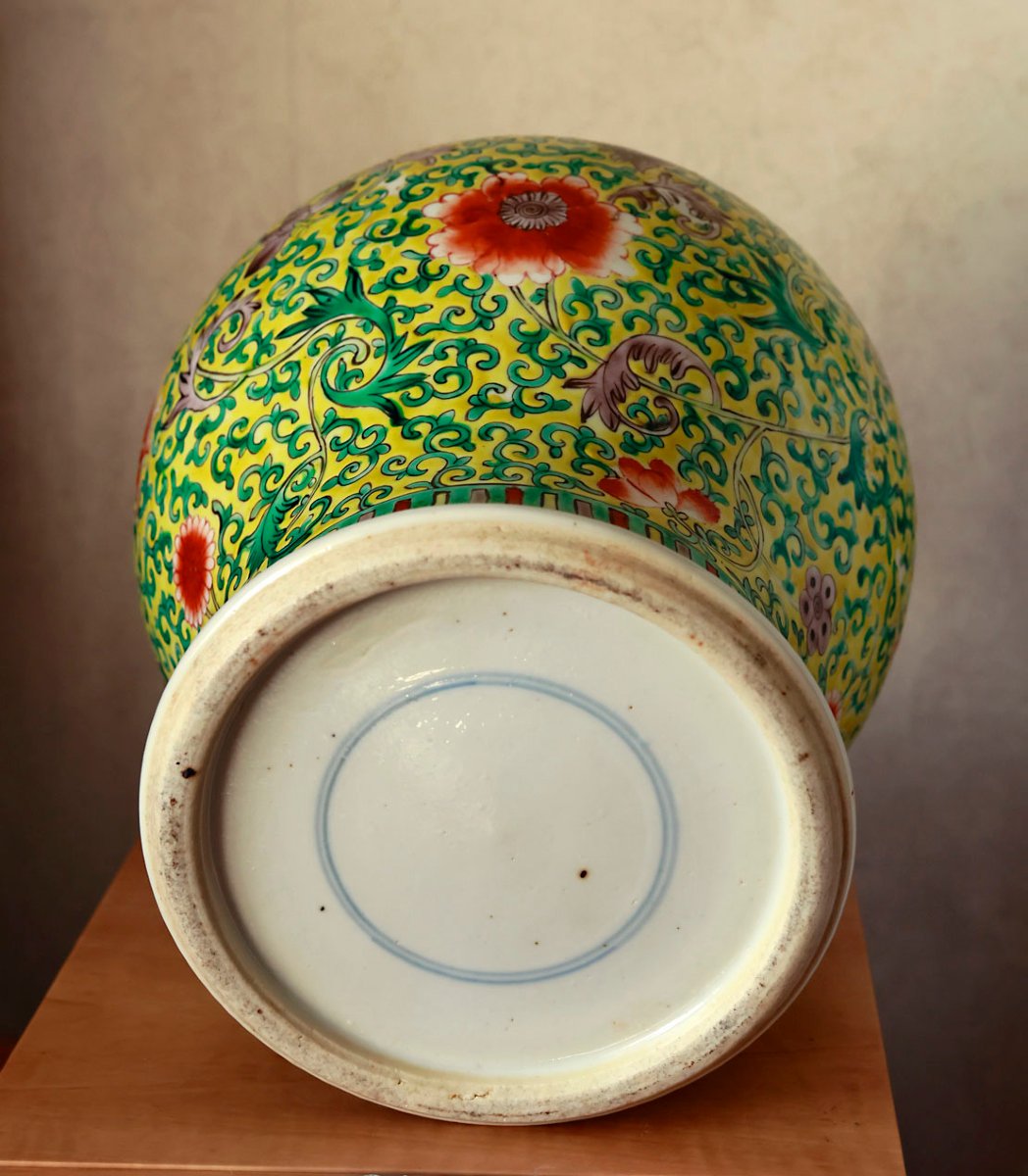 Lidded Chinese Porcelain Vase, 19th–20th Century-photo-3