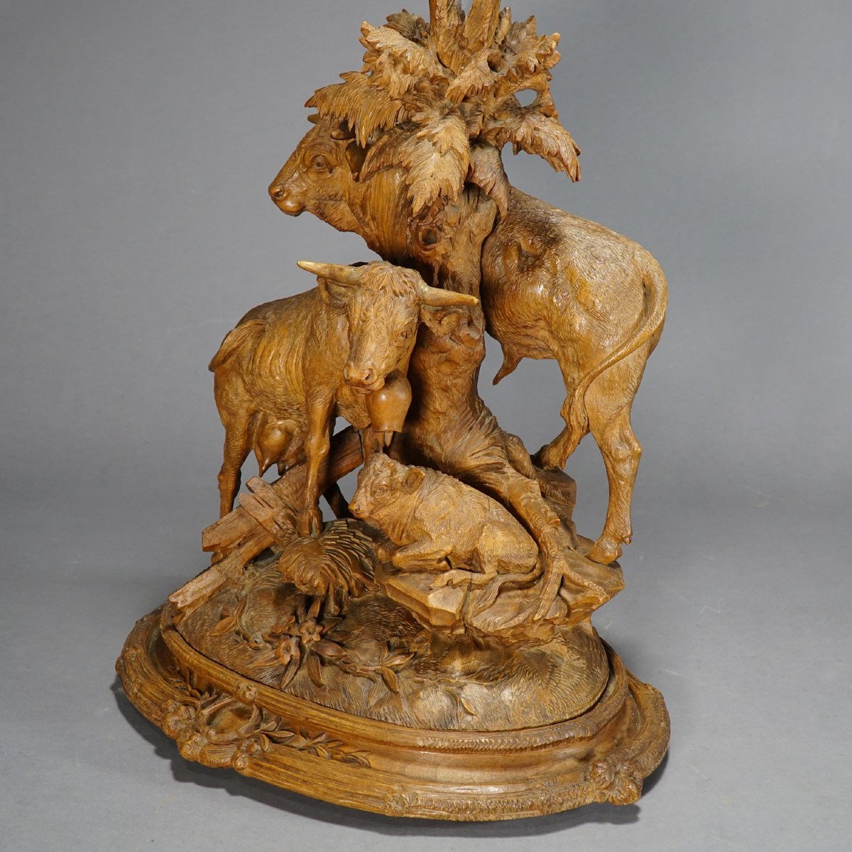 Grand Groupe De Chattes Sculptées Avec Vase En Verre, Brienz Ca. 1890-photo-4