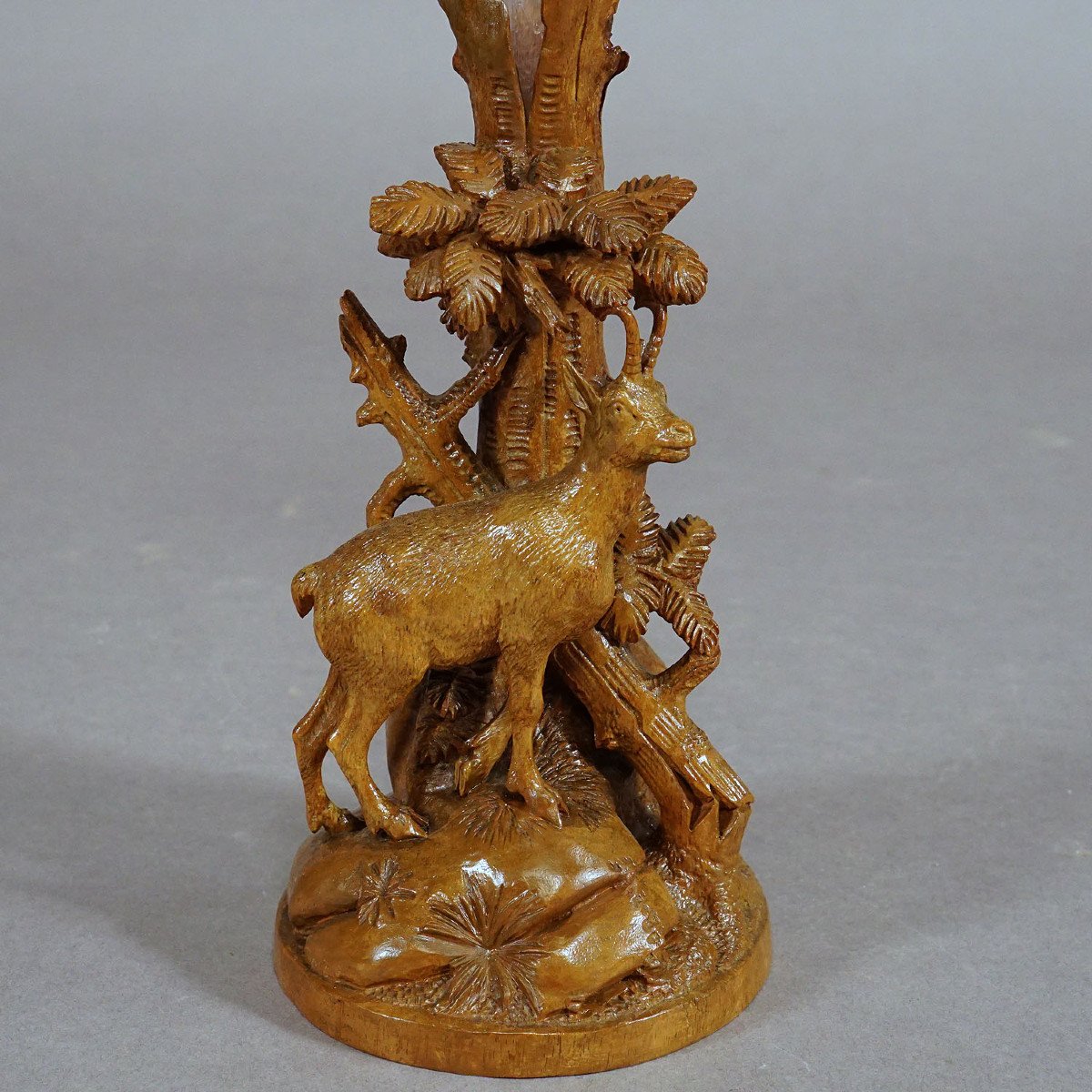 Chamois En Bois Finement Sculpté Avec Vase En Verre, Brienz Vers 1900-photo-2