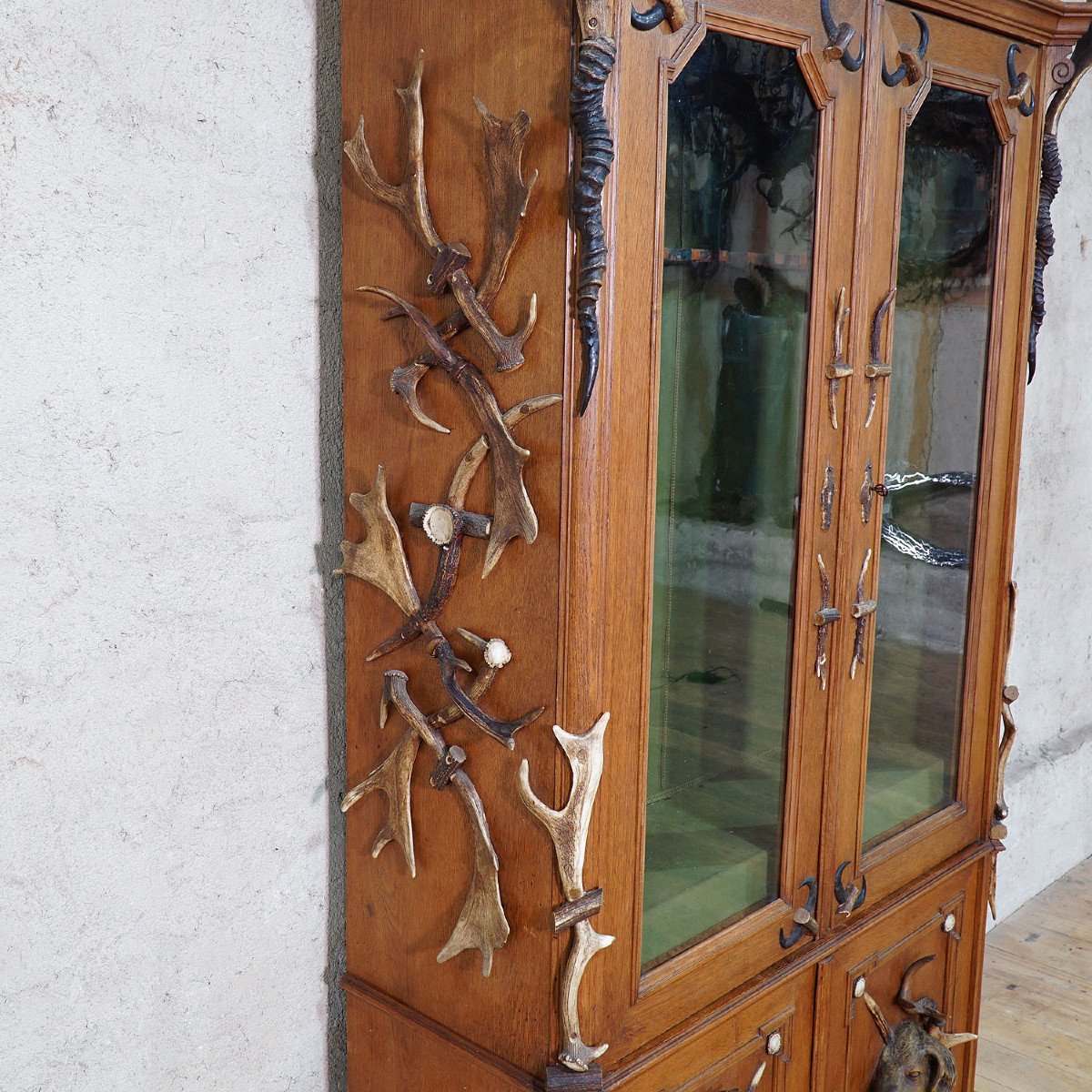 Large Black Forest Antler Gun Cabinet Ca. 1900-photo-2