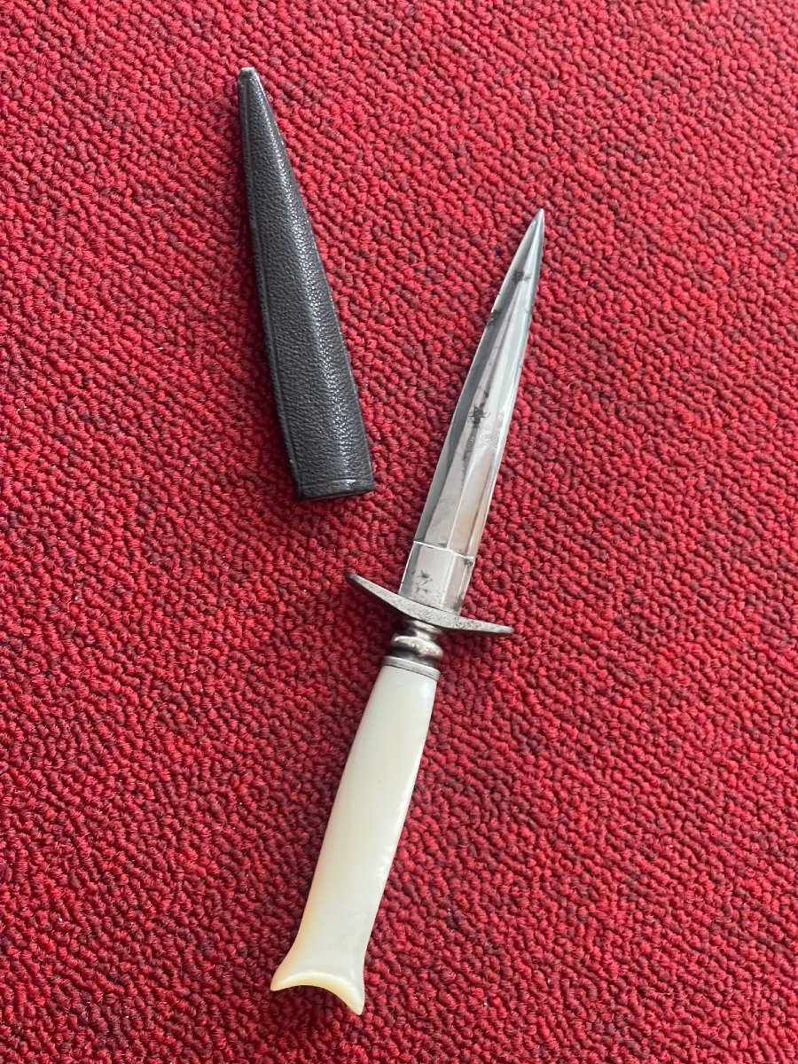 Dague de vertue pique-couille XIXème siècle stylet romantique nacre & acier