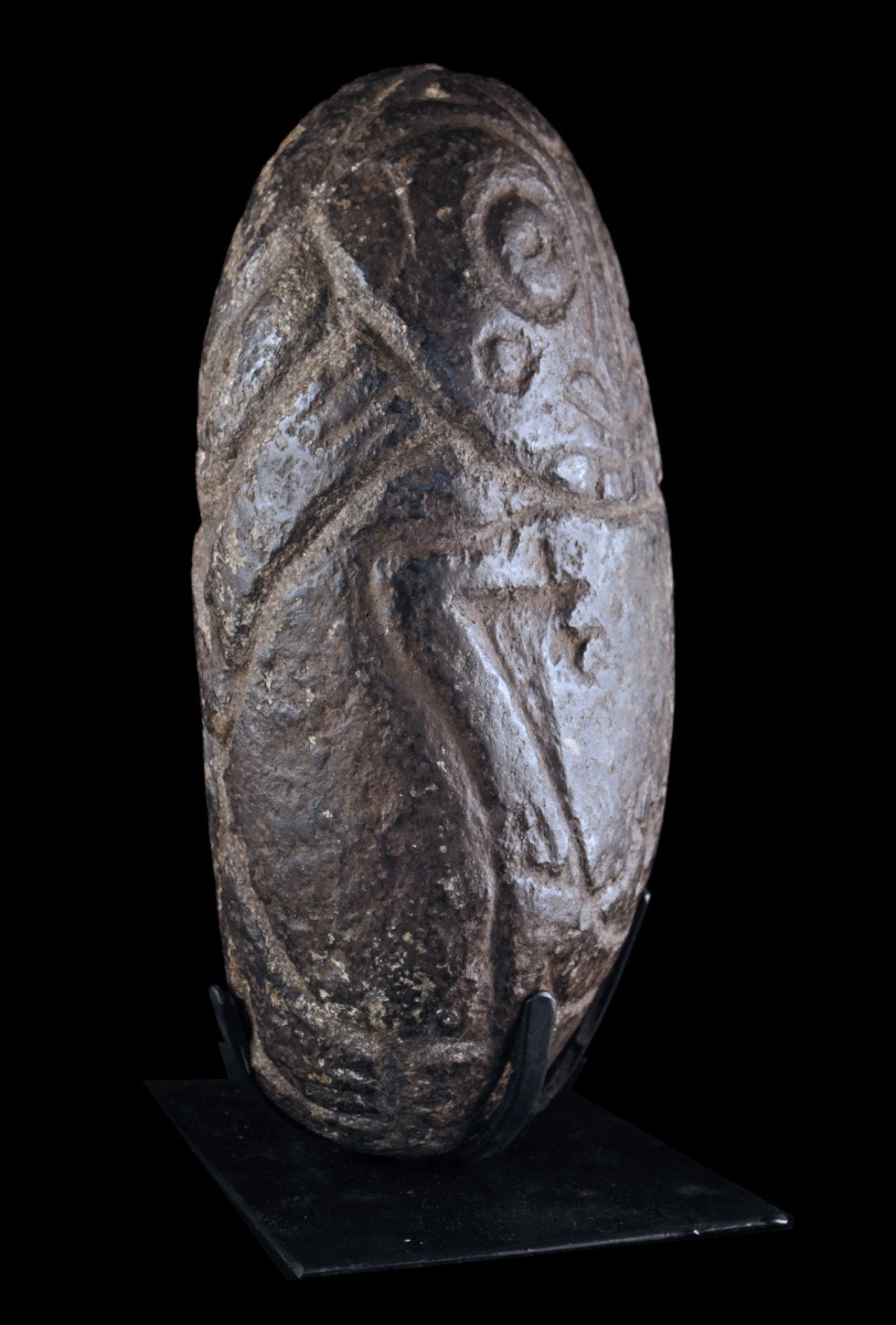 Ancienne pierre de fertilité, art tribal, art océanien, Art Mélanésien, pierre gravée, 32 cm-photo-1
