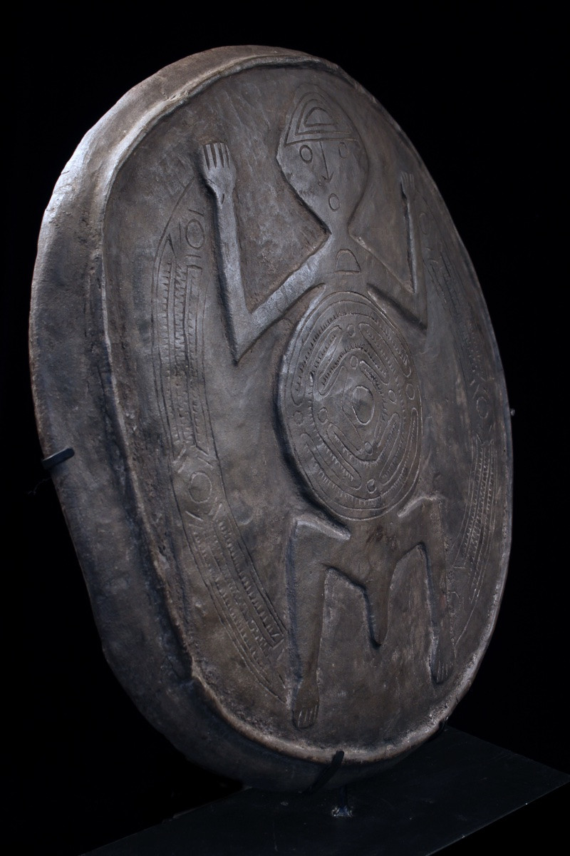 Grand plat en bois Arapesh, art tribal, art océanien, Papouasie Nouvelle Guinée, sculpture bois-photo-1