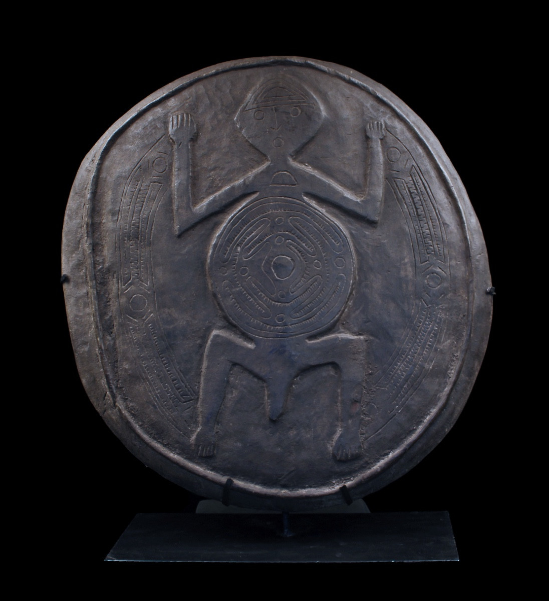 Grand plat en bois Arapesh, art tribal, art océanien, Papouasie Nouvelle Guinée, sculpture bois