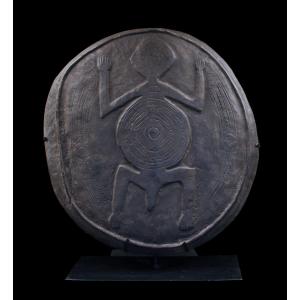 Grand plat en bois Arapesh, art tribal, art océanien, Papouasie Nouvelle Guinée, sculpture bois