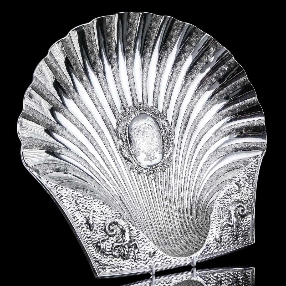 Ancien Bol /Bassin Argent Massif Victorien Forme de Coquille (40 cm+) - Hunt & Roskell 1846