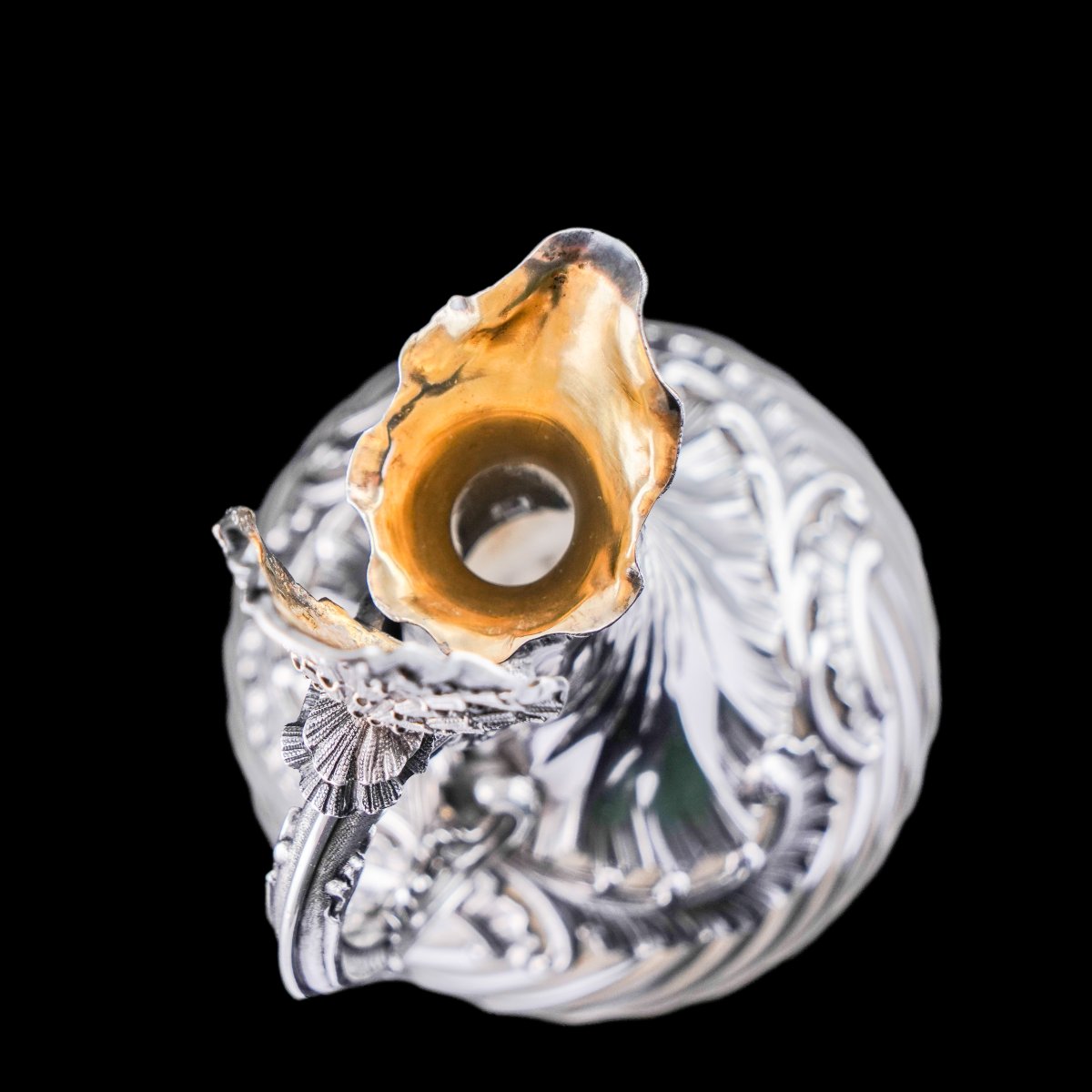 Aiguière française en argent massif, montée sur verre, décor rocaille —Lancon, Paris, vers 1880-photo-3