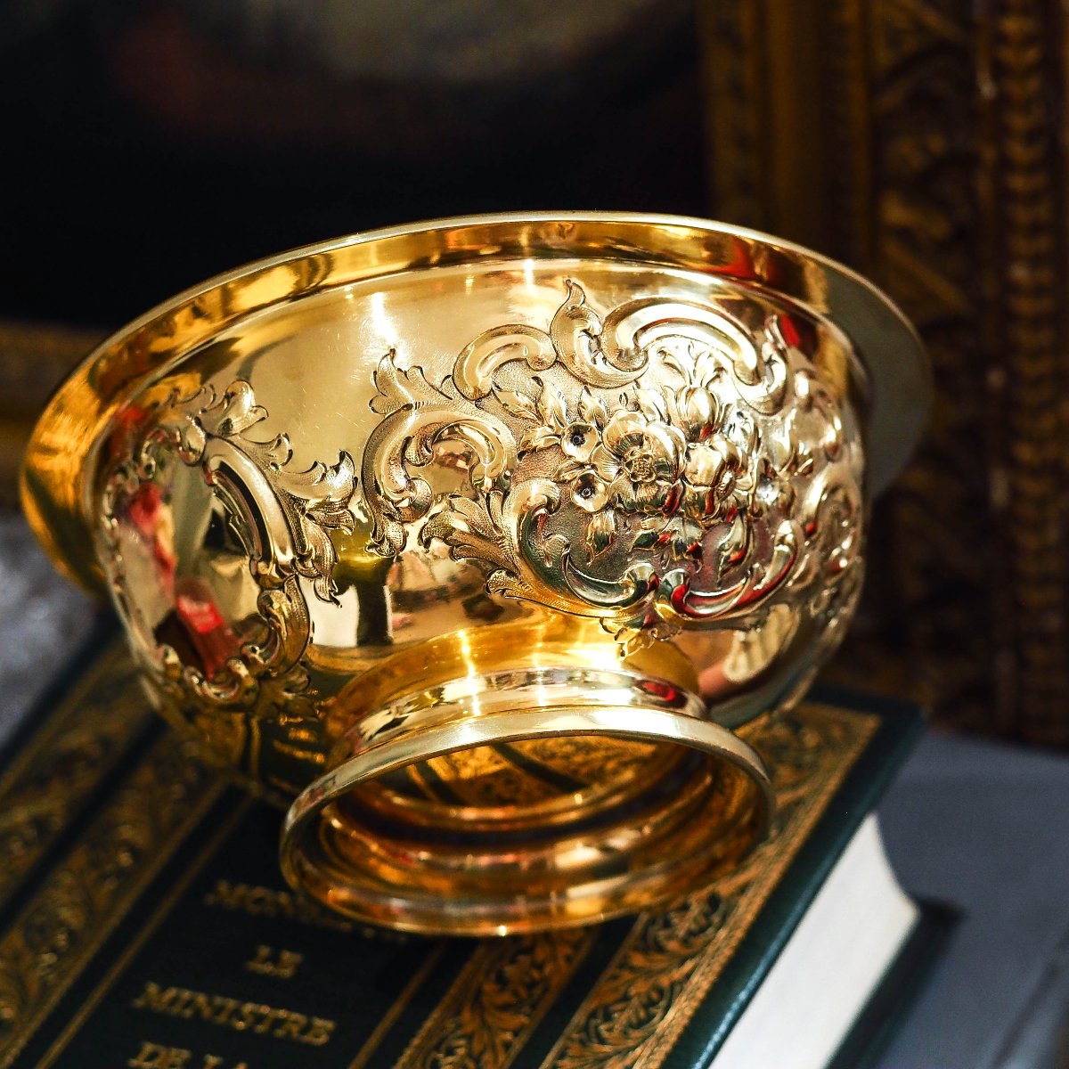 Coupe Victorienne en argent massif doré, richement ciselée de motifs floraux — 1860-photo-2