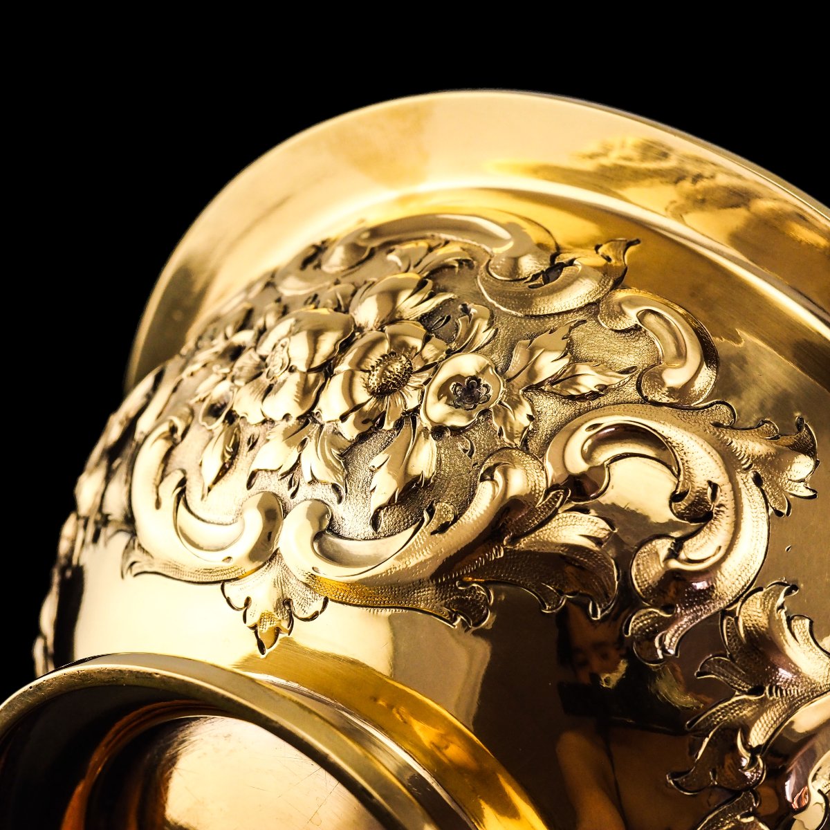 Coupe Victorienne en argent massif doré, richement ciselée de motifs floraux — 1860-photo-6