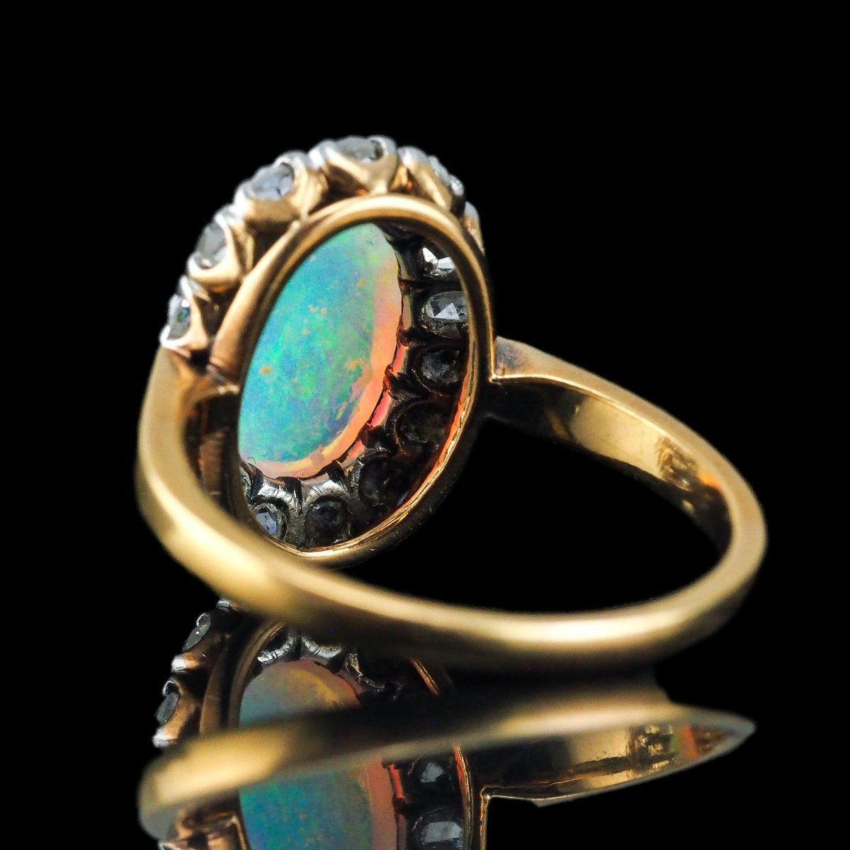Bague ancienne victorienne en or 18K, opale cabochon et diamants en entourage, vers 1880-photo-4