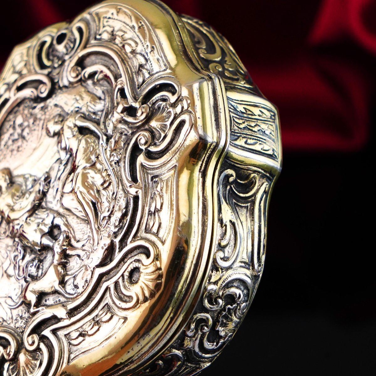 Antique Solid Silver Gilt Table Snuff Box, Rococo Motif And Meleager Boar Head Scene - 18th C.-photo-1