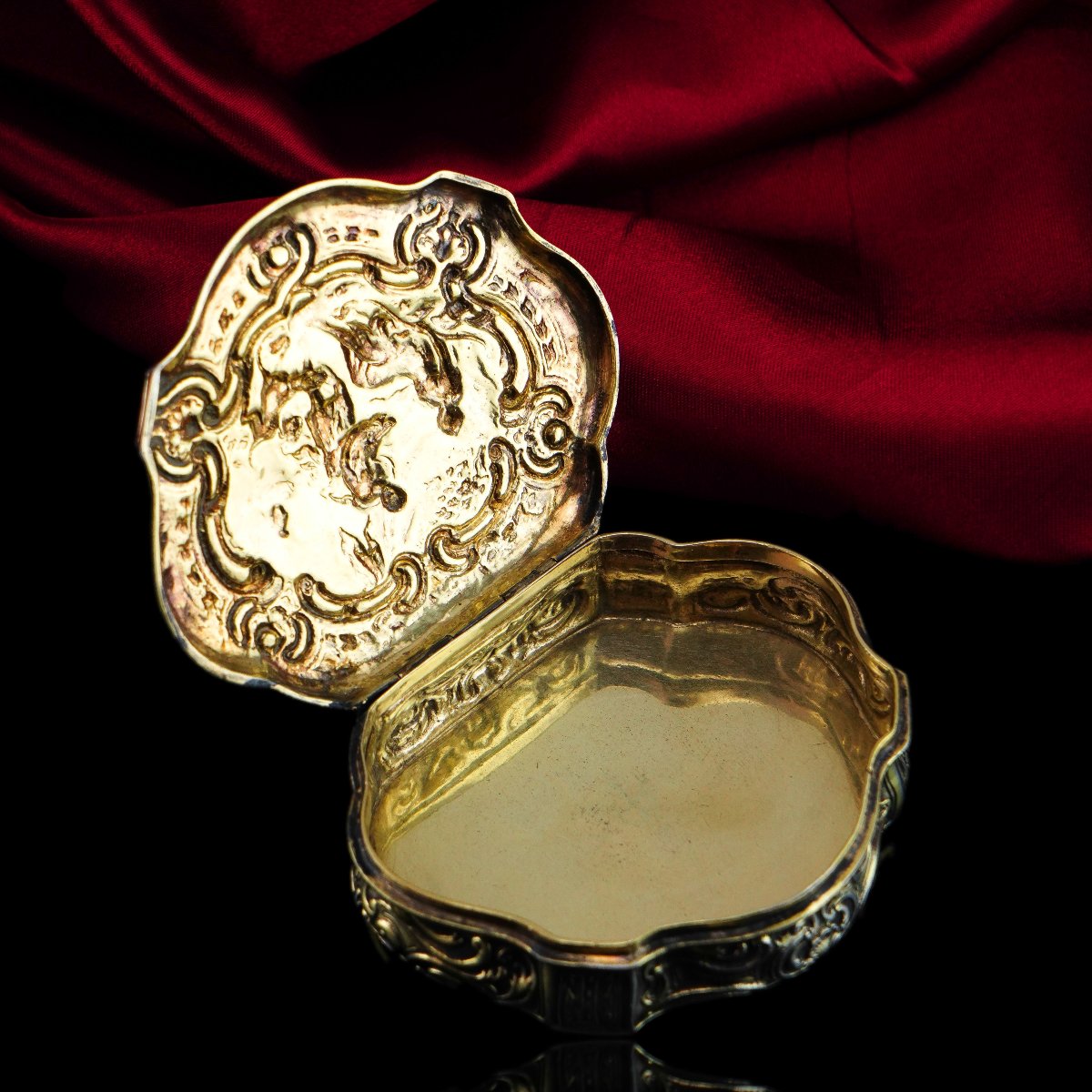 Antique Solid Silver Gilt Table Snuff Box, Rococo Motif And Meleager Boar Head Scene - 18th C.-photo-5