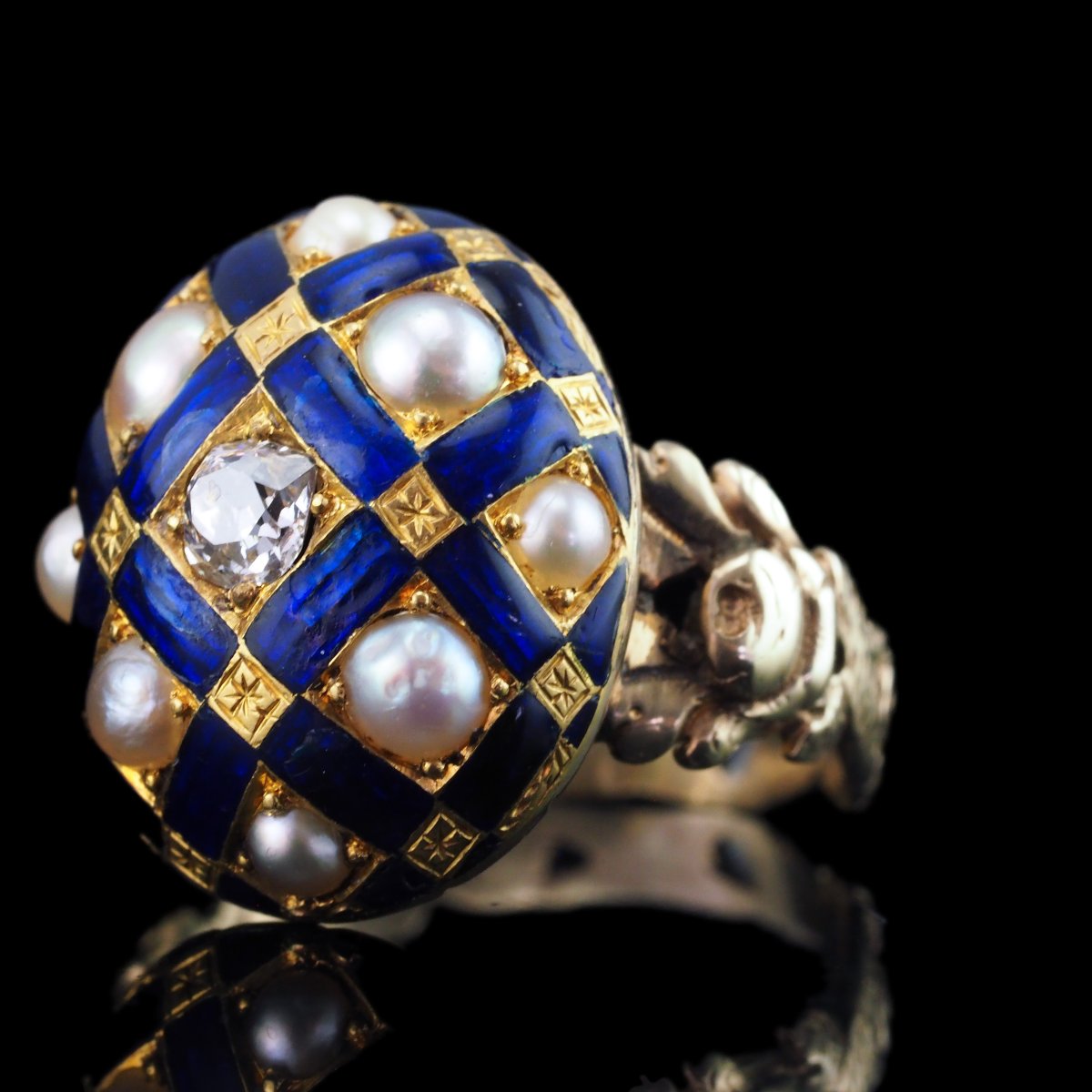 Bague ancienne victorienne en or 14K, ornée d’émail bleu, de diamants et de perles – vers 1860-photo-1