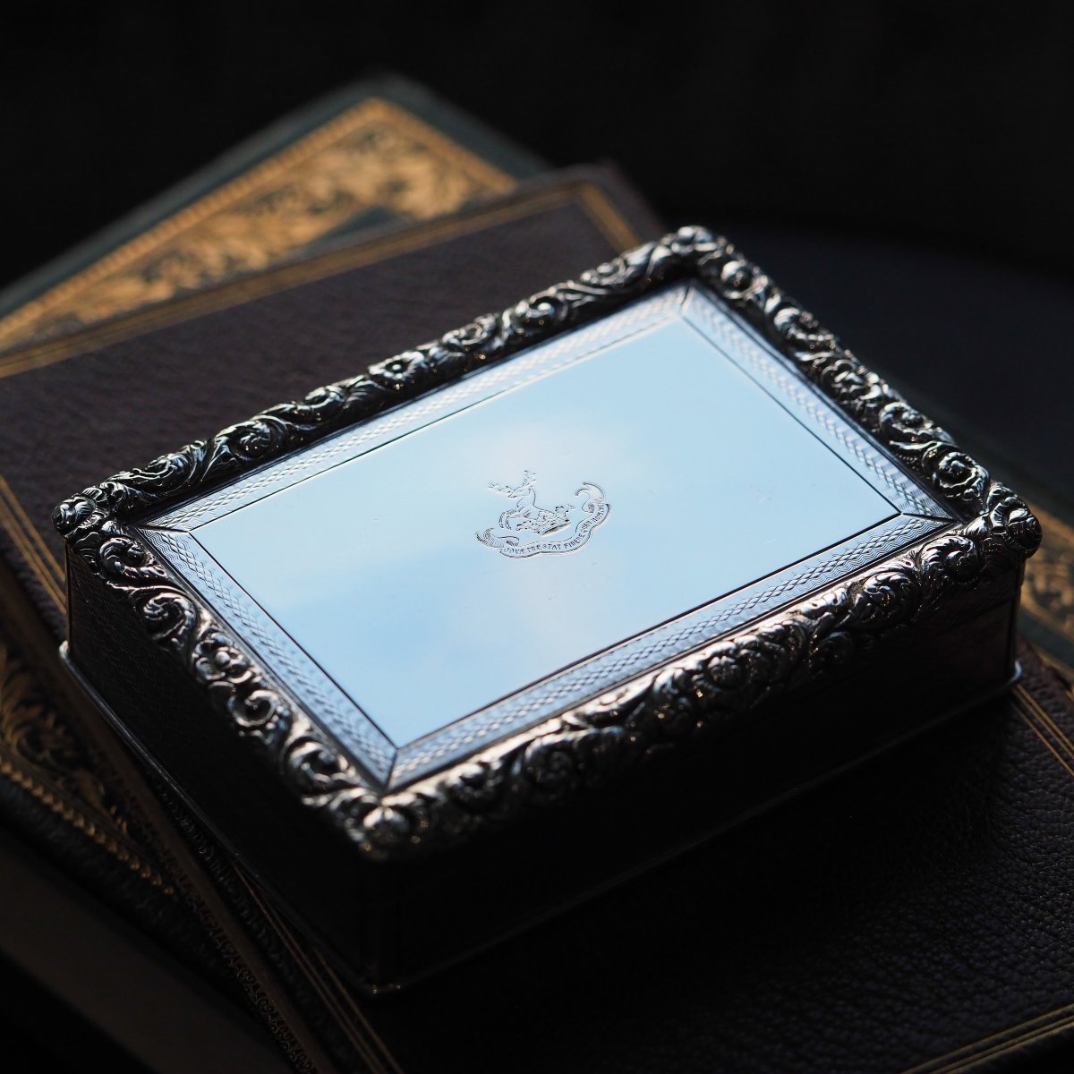 Antique Georgian Solid Silver Large Table Snuff Box Floral Chased Border - Joseph Willmore 1832-photo-2