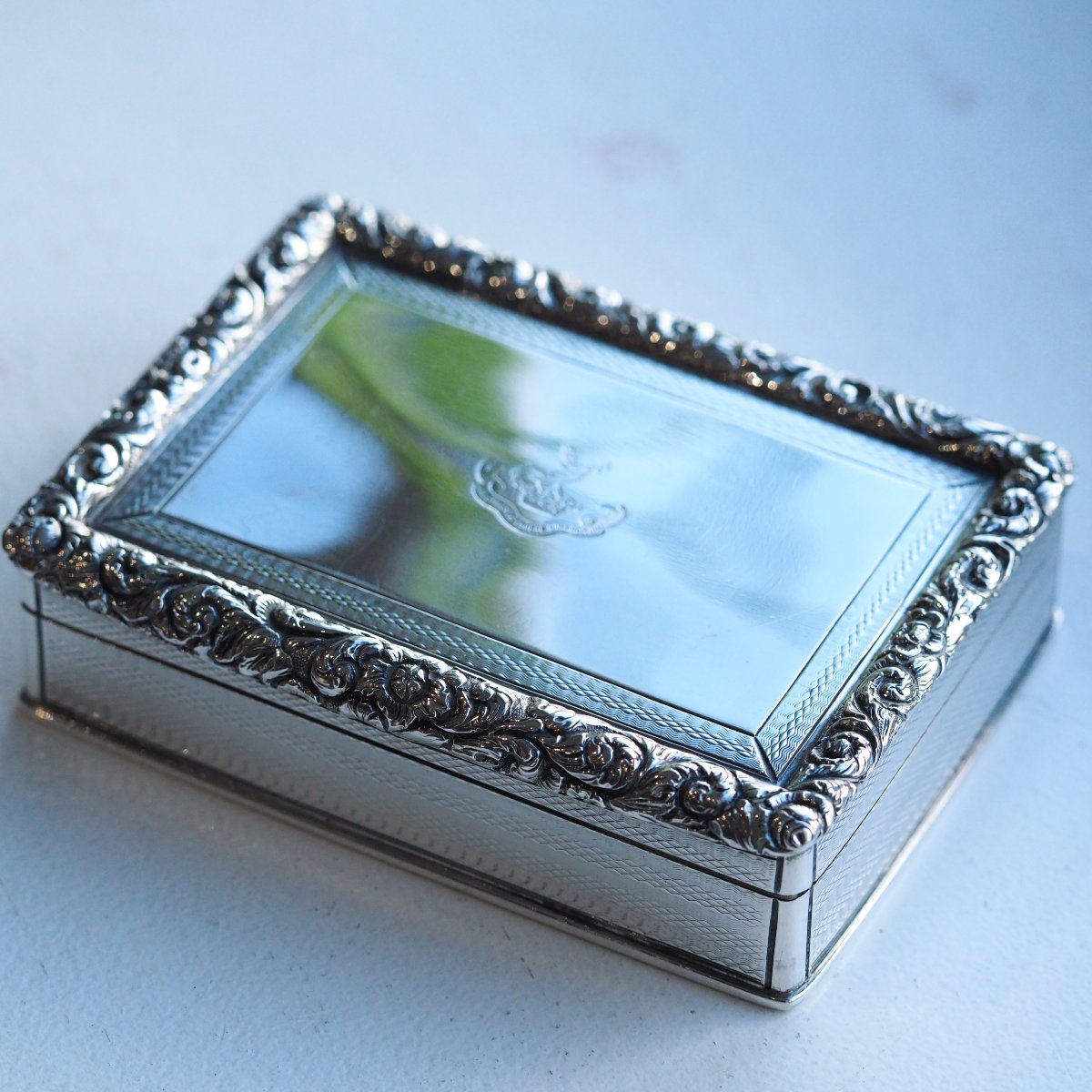Antique Georgian Solid Silver Large Table Snuff Box Floral Chased Border - Joseph Willmore 1832-photo-3