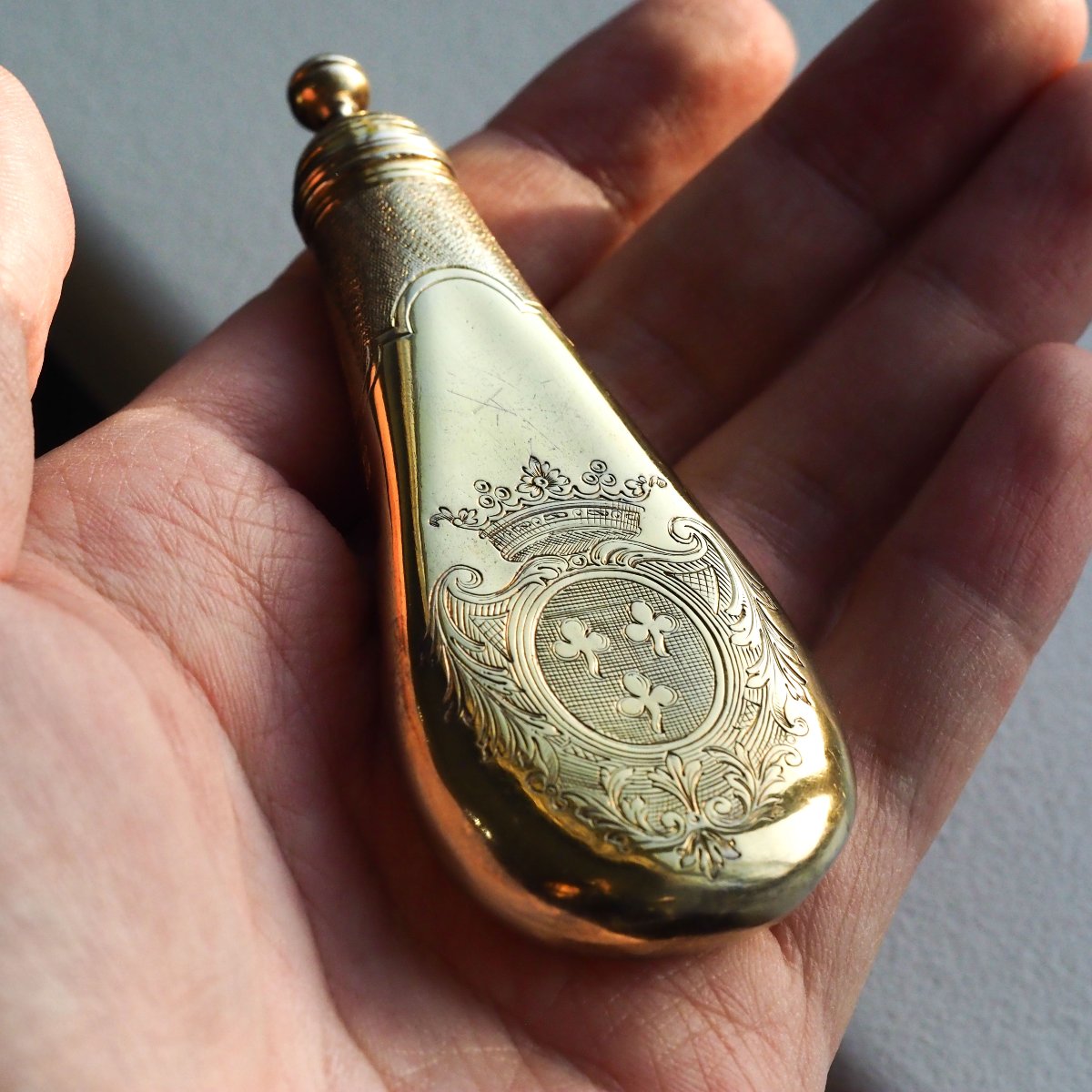 Flacon à parfum ancien en argent doré avec gravure de couronne – vers 1690-photo-7