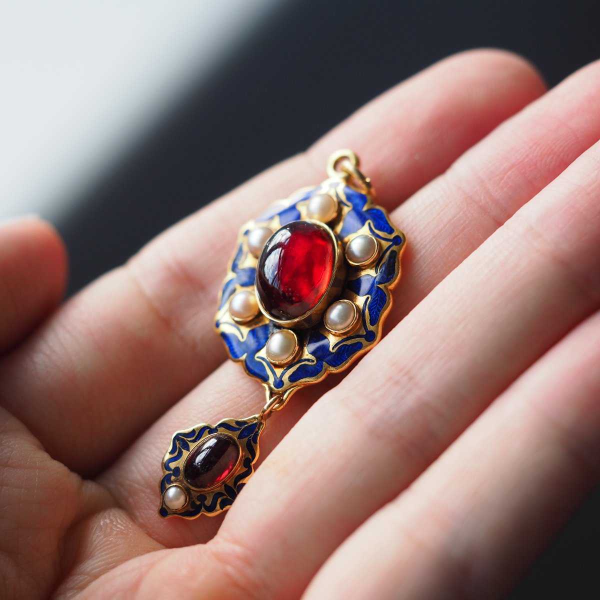 Antique Victorian Holbeinesque Pendant Necklace Garnets Pearls 18k Gold - C.1857-photo-1