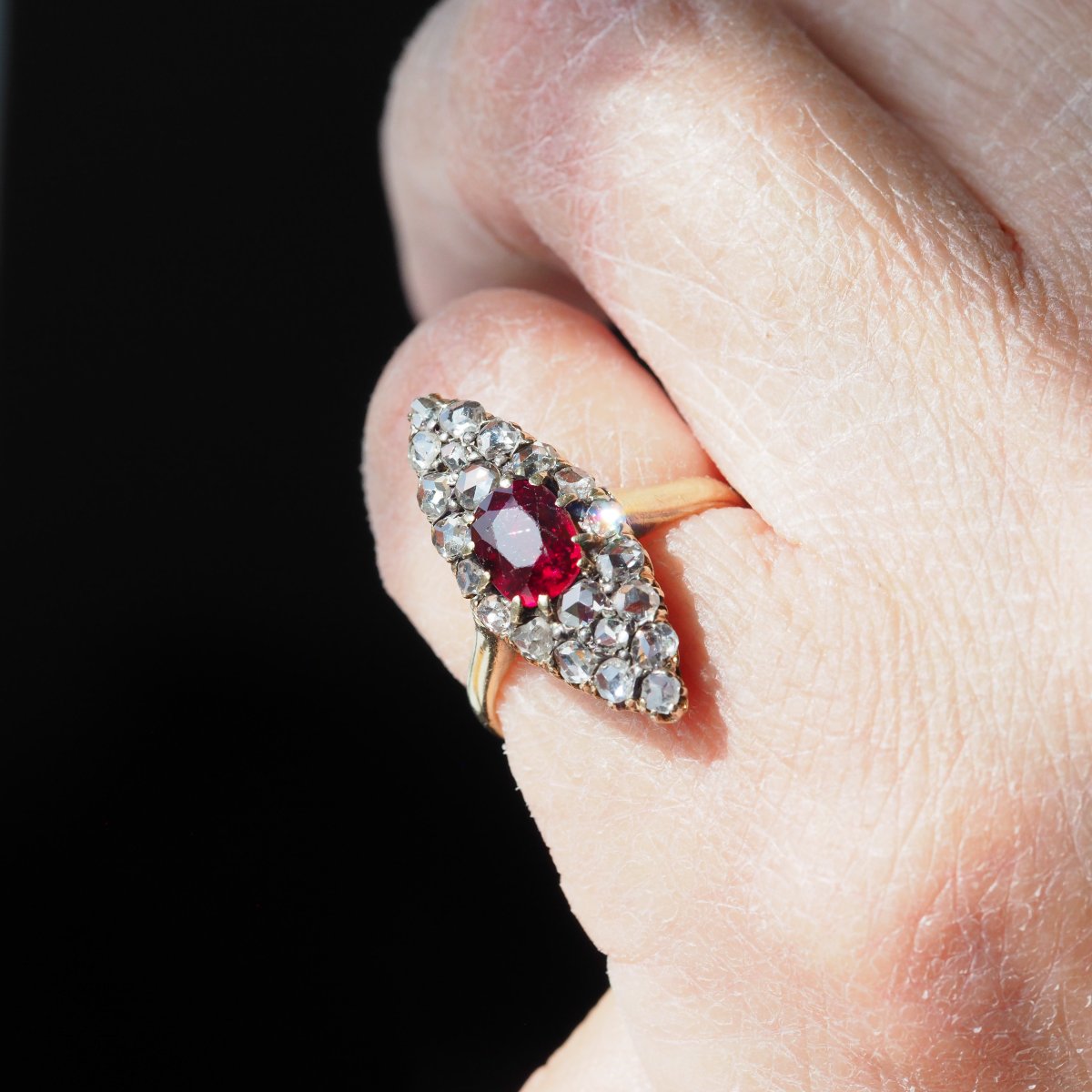 Bague française navette, or 18 ct, rubis naturel non chauffé et diamants v.1890-photo-3