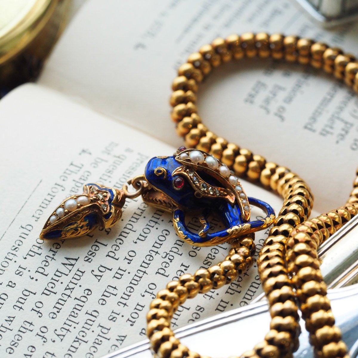 Collier ancien victorien serpent en or 18 carats, diamant et émail, vers 1860-photo-1