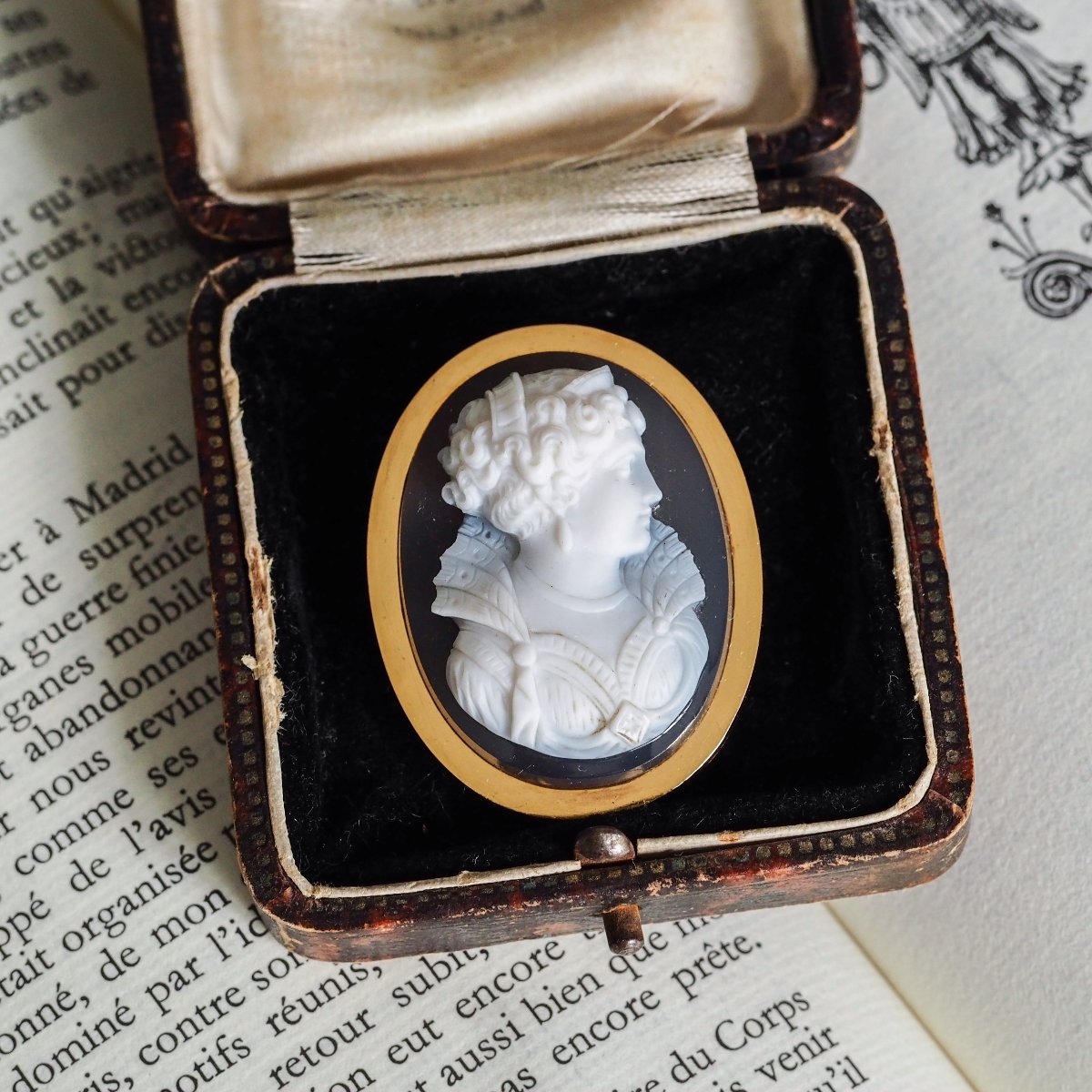 Broche ancienne française à camée en agate, or 18 ct, époque victorienne, v. 1880-photo-2