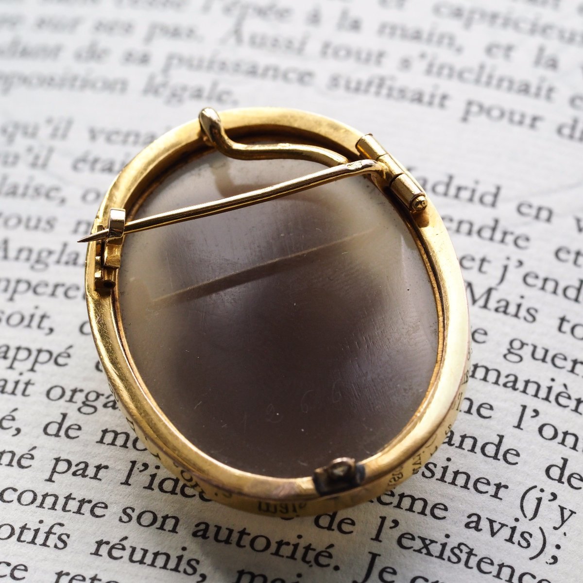 Broche ancienne française à camée en agate, or 18 ct, époque victorienne, v. 1880-photo-4