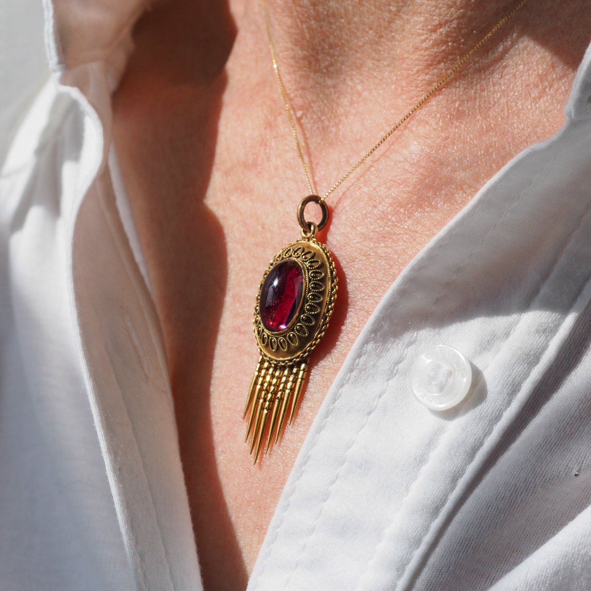 Collier pendentif victorien de style étrusque, grenat et or 15K, vers 1880-photo-7