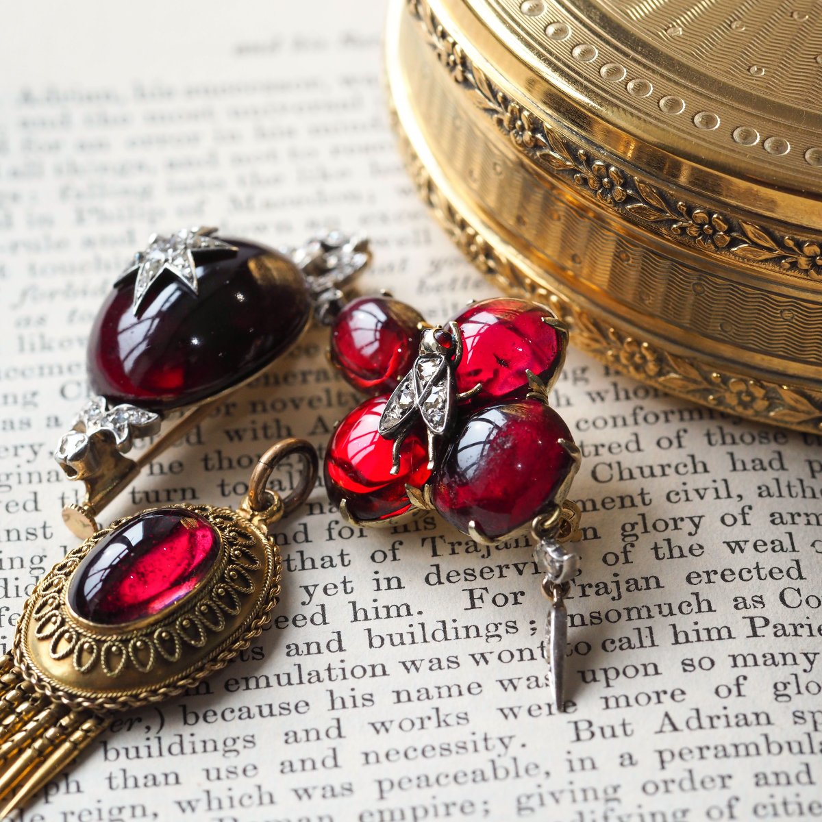 Collier pendentif victorien de style étrusque, grenat et or 15K, vers 1880-photo-8