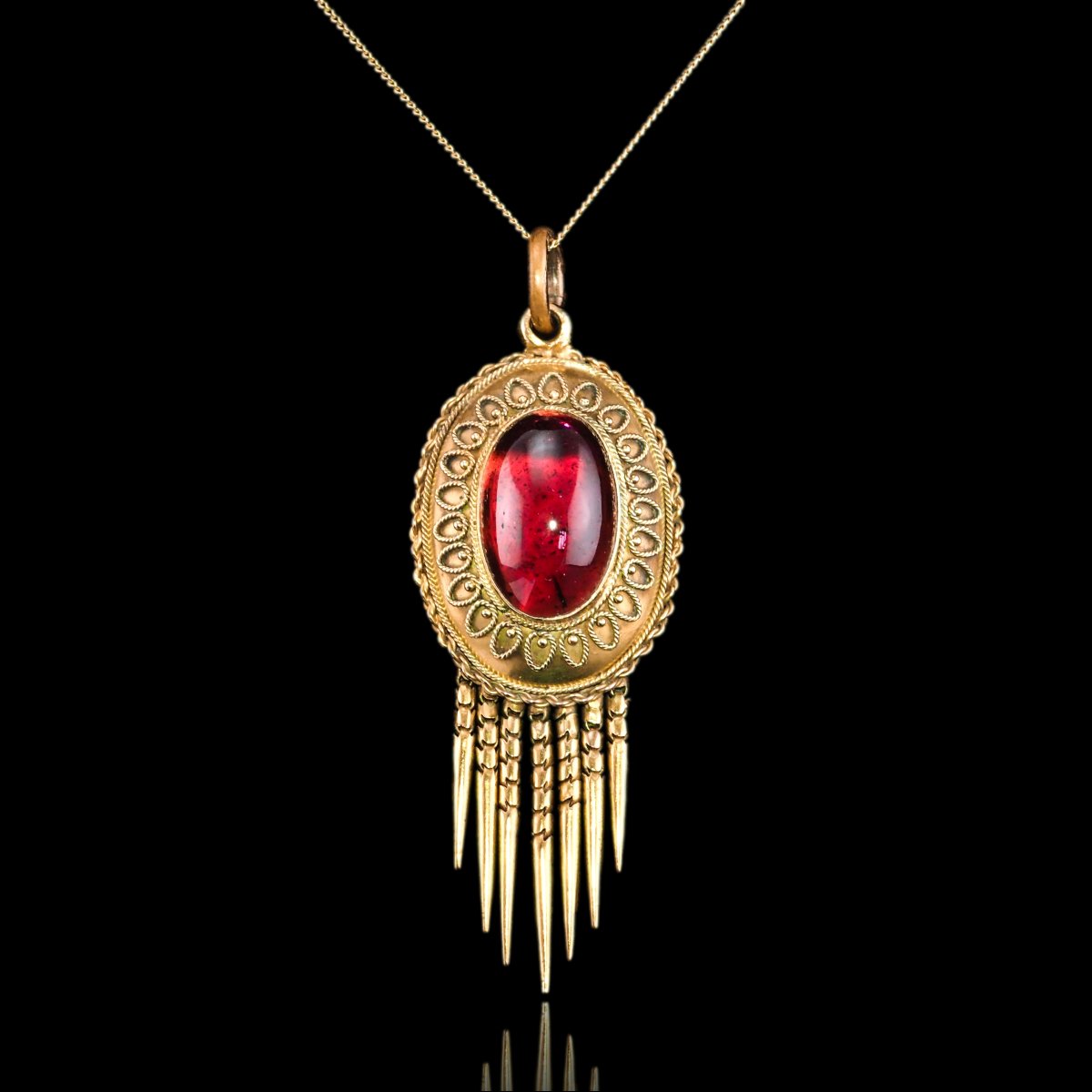 Collier pendentif victorien de style étrusque, grenat et or 15K, vers 1880