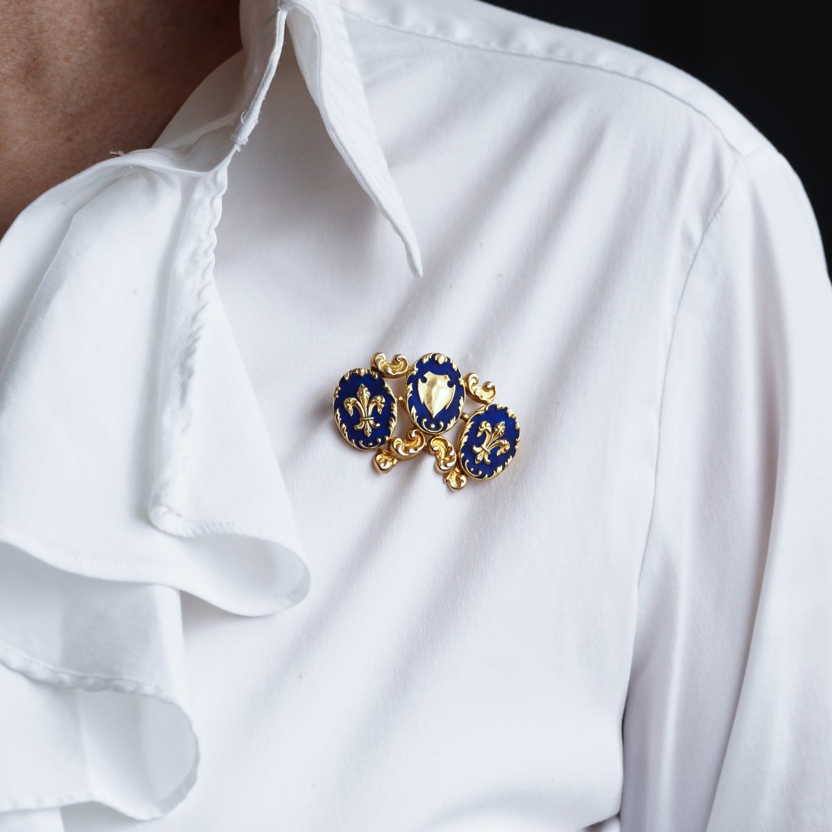 Broche ancienne en or 18 carats à émail bleu fleur-de-lys – XIXᵉ siècle-photo-4
