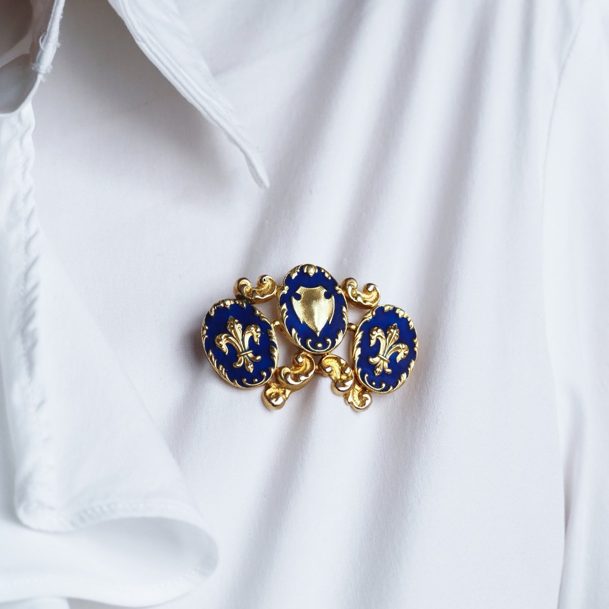 Broche ancienne en or 18 carats à émail bleu fleur-de-lys – XIXᵉ siècle-photo-8