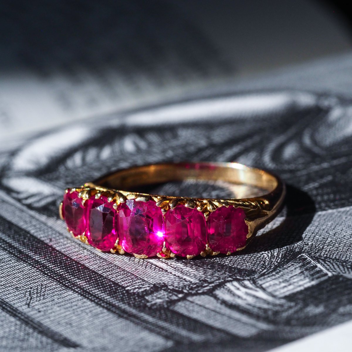 Bague ancienne victorienne à cinq rubis en or 18 carats – vers 1900-photo-3
