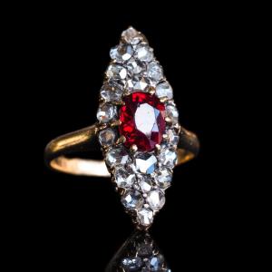 Bague française navette, or 18 ct, rubis naturel non chauffé et diamants v.1890