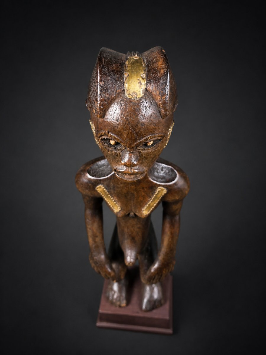 Fang Mabea Statue -photo-1