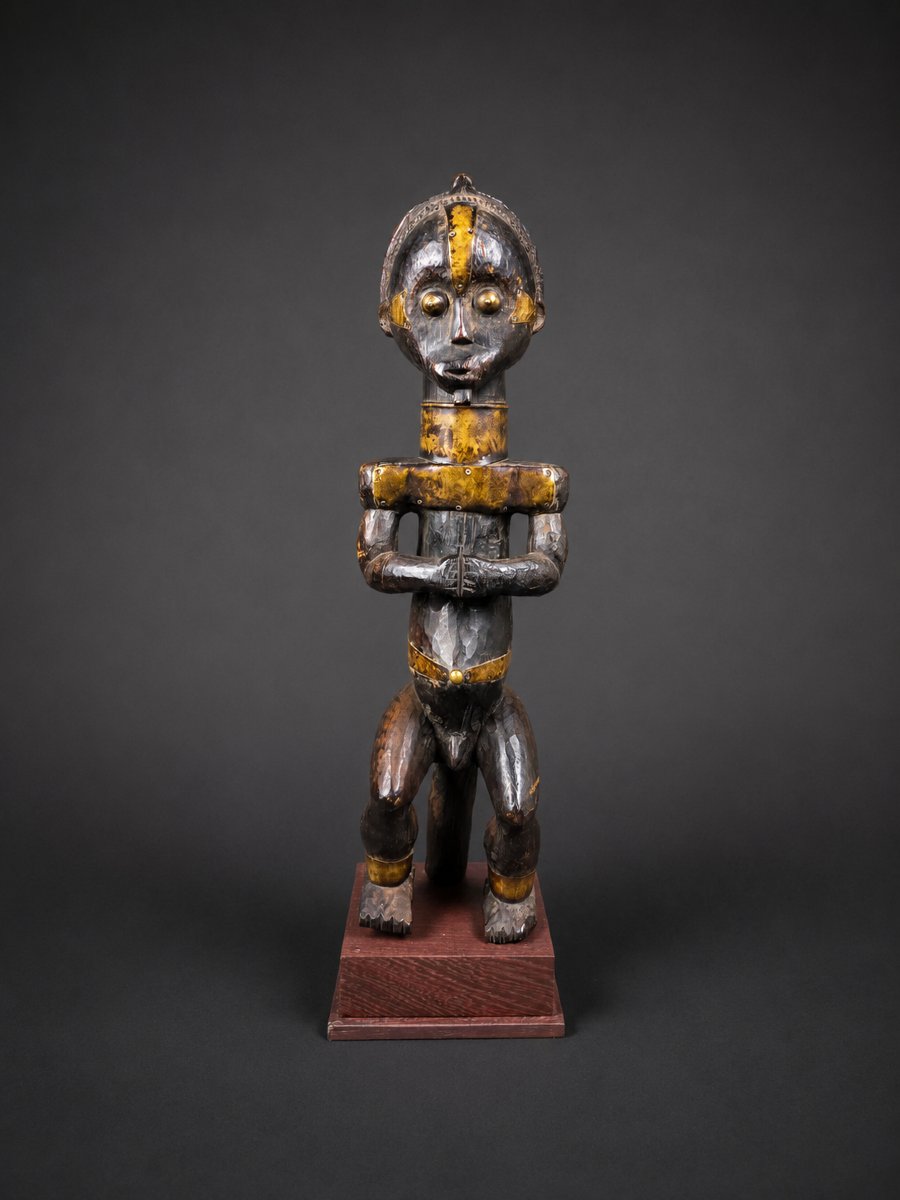 Statue Of Fang Ngoumba 