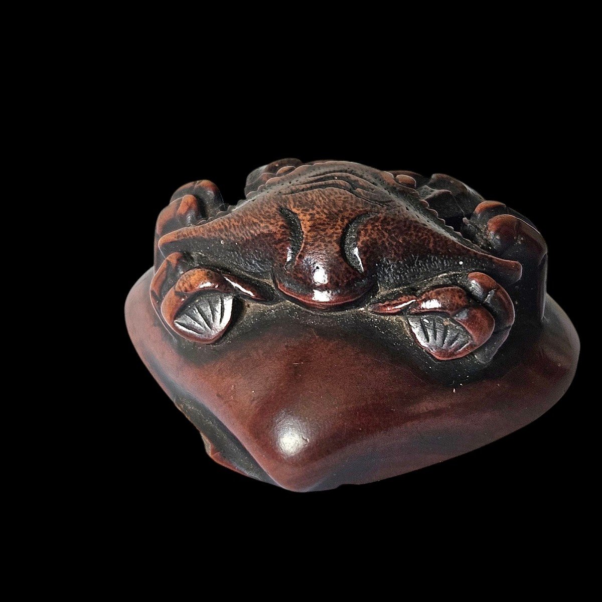 Crabe Sur Un Coquillage. Netsuke -photo-3