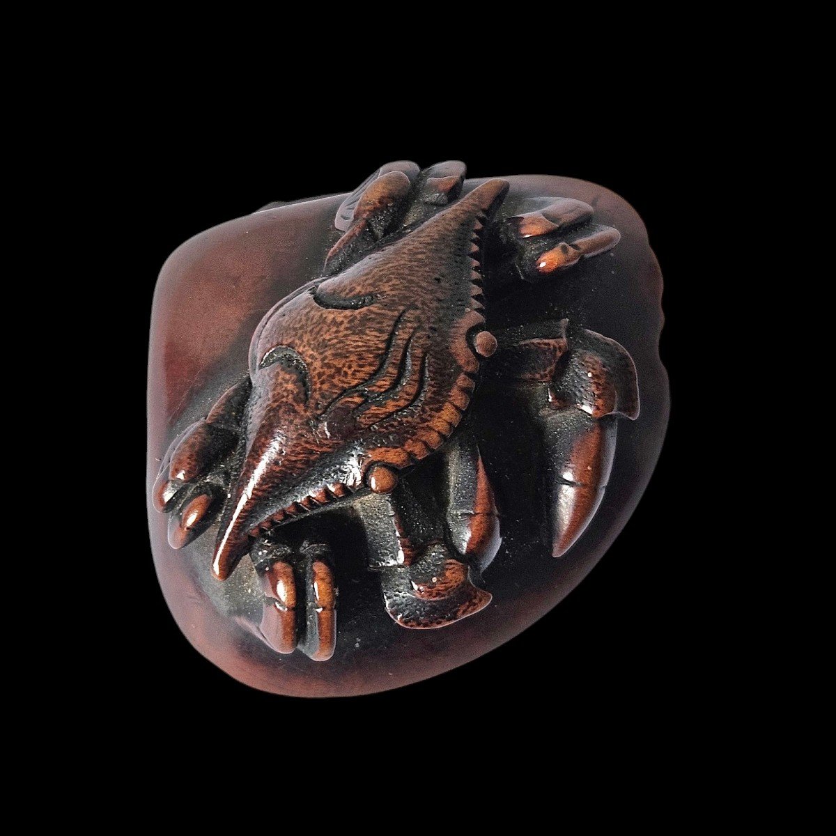Crabe Sur Un Coquillage. Netsuke -photo-1