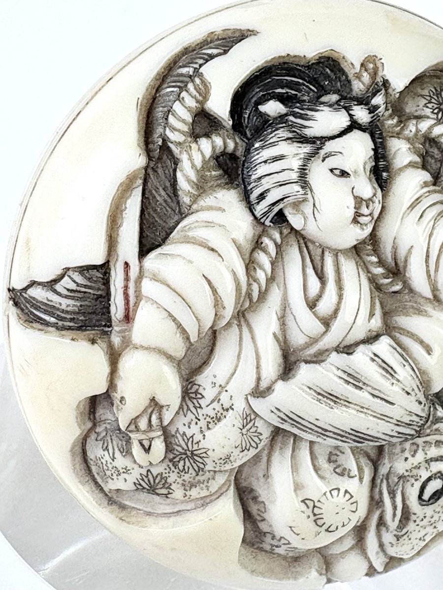 Manju Depicting Kintaro Wrestling With The Giant Carp-photo-2