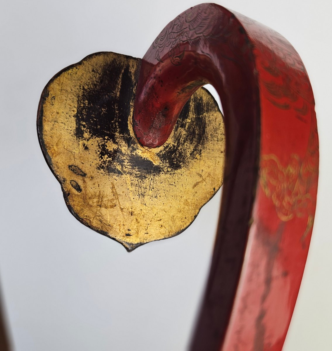 Grand Nyoi en laque Negoro à décor de dragon doré.Japon-photo-2