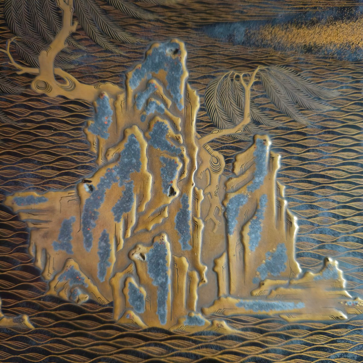 Suzuribako à décor de pins sur un rocher dans l’eau.Japon -photo-4