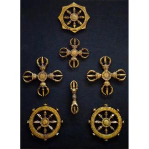 Ensemble de 7 instruments bouddhiques japonais  rinpo vajra katsuma en bronze doré 